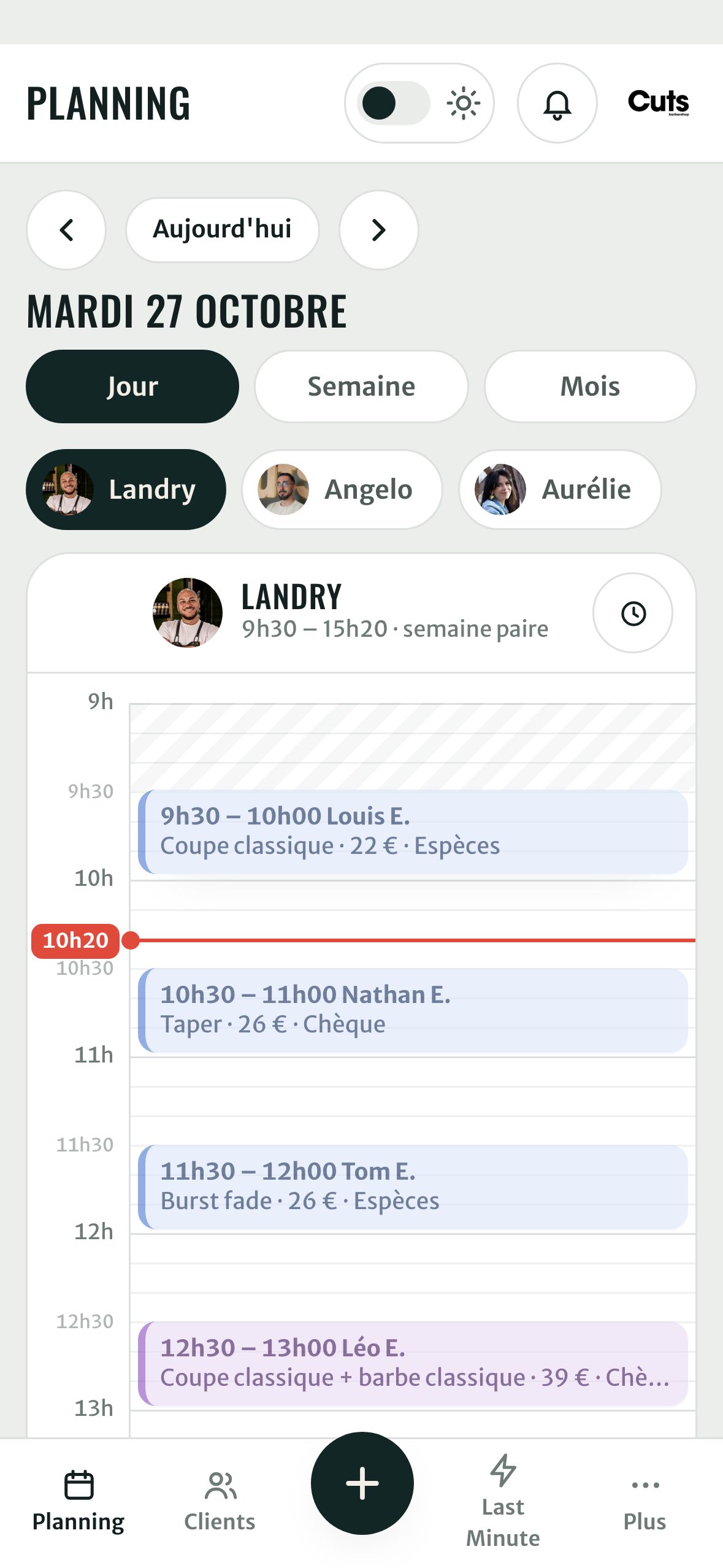 Le planning d'un barbier sur son téléphone